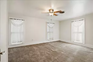 816 W Adoue St, Alvin, TX 77511 - Photo 25