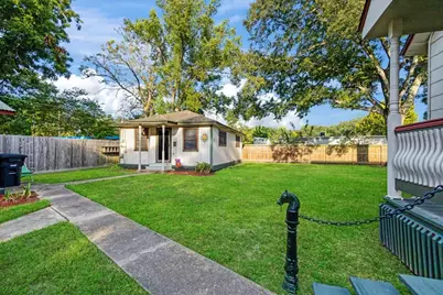 816 W Adoue Street, Alvin, TX 77511 - Photo 33