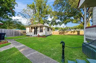816 W Adoue St, Alvin, TX 77511 - Photo 33