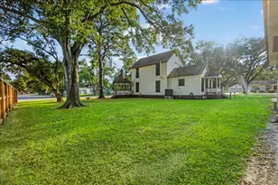 816 W Adoue St, Alvin, TX 77511 - Photo 35