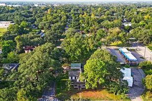 816 W Adoue St, Alvin, TX 77511 - Photo 37