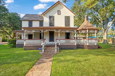 816 W Adoue Street, Alvin, TX 77511 - Photo 1