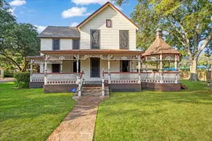 816 W Adoue St, Alvin, TX 77511 - Photo 1