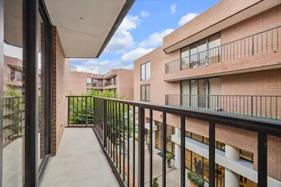 9333 Memorial Drive #301, Houston, TX 77024 - Photo 15