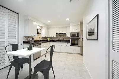 9333 Memorial Drive #301, Houston, TX 77024 - Photo 5