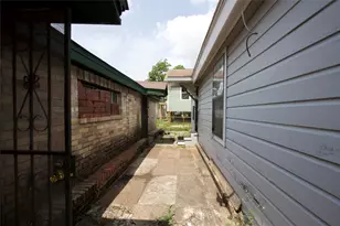4604 Octavia St, Houston, TX 77026 - Photo 19