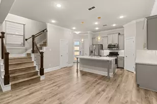 1002 Shepherd Oaks Dr, Houston, TX 77018 - Photo 17