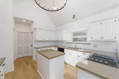 6306 Castle Lane Drive, Houston, TX 77066 - Photo 9