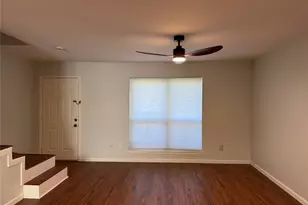 10328 Longmont Dr, Houston, TX 77042 - Photo 13