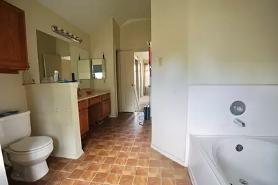 110 Almond Drive, Lake Jackson, TX 77566 - Photo 7