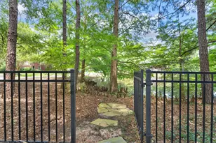 81 S Hidden View Cir, The Woodlands, TX 77381 - Photo 17