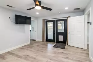 712 Clarence St, Tomball, TX 77375 - Photo 9