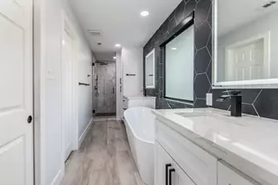 712 Clarence St, Tomball, TX 77375 - Photo 13