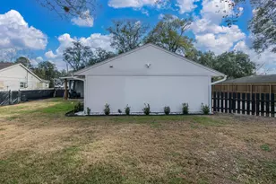 712 Clarence St, Tomball, TX 77375 - Photo 37