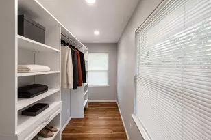 6010 Ridgeway Dr, Houston, TX 77033 - Photo 11