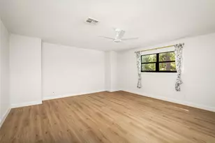 10830 Burgoyne Rd, Houston, TX 77042 - Photo 23