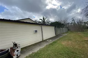 4717 33rd St, Dickinson, TX 77539 - Photo 35