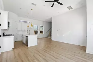 8918 Sunshine Laverne Ln, Houston, TX 77080 - Photo 9
