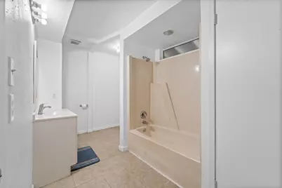 401 Lee Avenue, Anahuac, TX 77514 - Photo 27