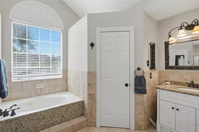 13526 Robin Hill Court, Houston, TX 77059 - Photo 31