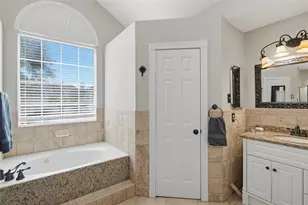 13526 Robin Hill Ct, Houston, TX 77059 - Photo 31