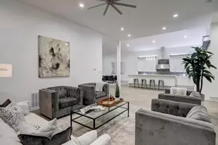 1709 Reverse St, Houston, TX 77055 - Photo 9