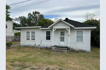 107 Bay Oaks Drive, La Porte, TX 77571 - Photo 1