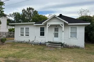 107 Bay Oaks Dr, La Porte, TX 77571 - Photo 1