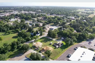 205 W South Street, Madisonville, TX 77864 - Photo 9