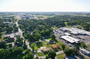 205 W South St, Madisonville, TX 77864 - Photo 15