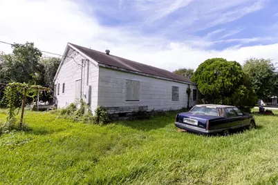 2421 12th Avenue N, Texas City, TX 77590 - Photo 3