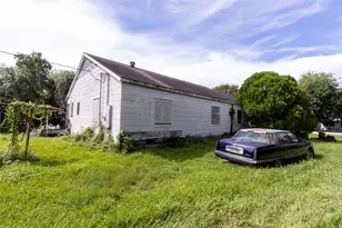 2421 12th Ave N, Texas City, TX 77590 - Photo 3