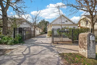 216 Burr Street, Houston, TX 77011 - Photo 11