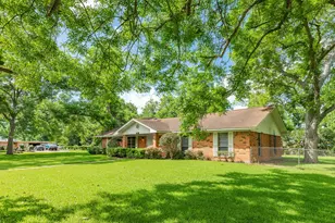 120 Southern Oaks Dr, Lake Jackson, TX 77566 - Photo 3