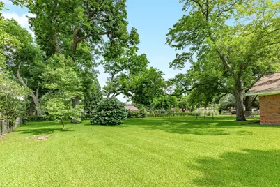 120 Southern Oaks Drive, Lake Jackson, TX 77566 - Photo 31