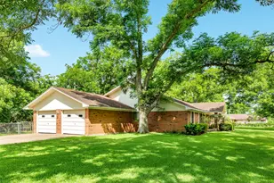 120 Southern Oaks Dr, Lake Jackson, TX 77566 - Photo 5