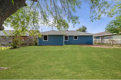 8427 Guinevere Street, Houston, TX 77029 - Photo 23