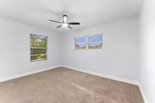 8427 Guinevere St, Houston, TX 77029 - Photo 17