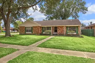 4619 Pinebrook Ln, Houston, TX 77053 - Photo 1