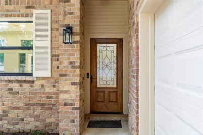 210 Mill Trail Drive, Sugar Land, TX 77498 - Photo 7