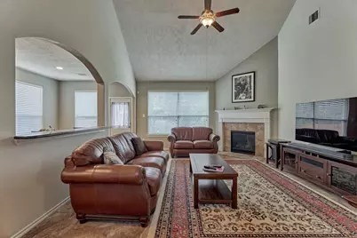 163 N Hawkhurst Circle, The Woodlands, TX 77354 - Photo 17