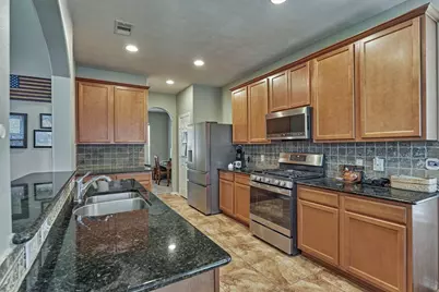 163 N Hawkhurst Circle, The Woodlands, TX 77354 - Photo 13
