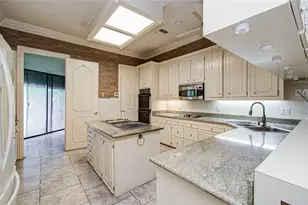 9712 Longmont Dr, Houston, TX 77063 - Photo 9