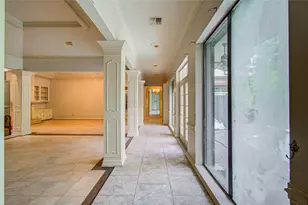 9712 Longmont Dr, Houston, TX 77063 - Photo 3