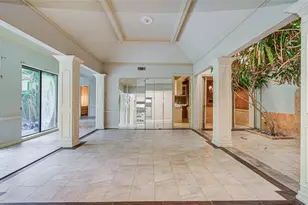 9712 Longmont Dr, Houston, TX 77063 - Photo 5