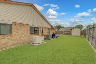 1302 Canyon Springs Dr, La Porte, TX 77571 - Photo 31