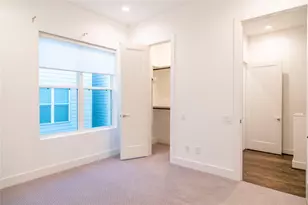 5869 E Post Oak Ln, Houston, TX 77055 - Photo 19