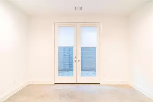 5869 E Post Oak Ln, Houston, TX 77055 - Photo 7