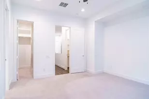 5869 E Post Oak Ln, Houston, TX 77055 - Photo 23