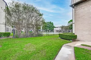 3035 Walnut Bend Ln, Houston, TX 77042 - Photo 17